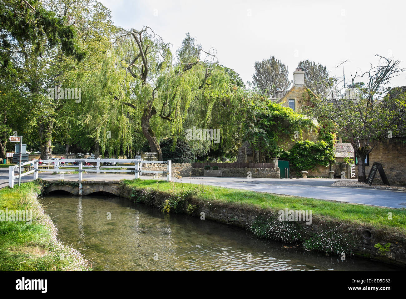Becky Hill bridge over river Eye Lower Slaughter Les Cotswolds Gloucestershire Angleterre Banque D'Images