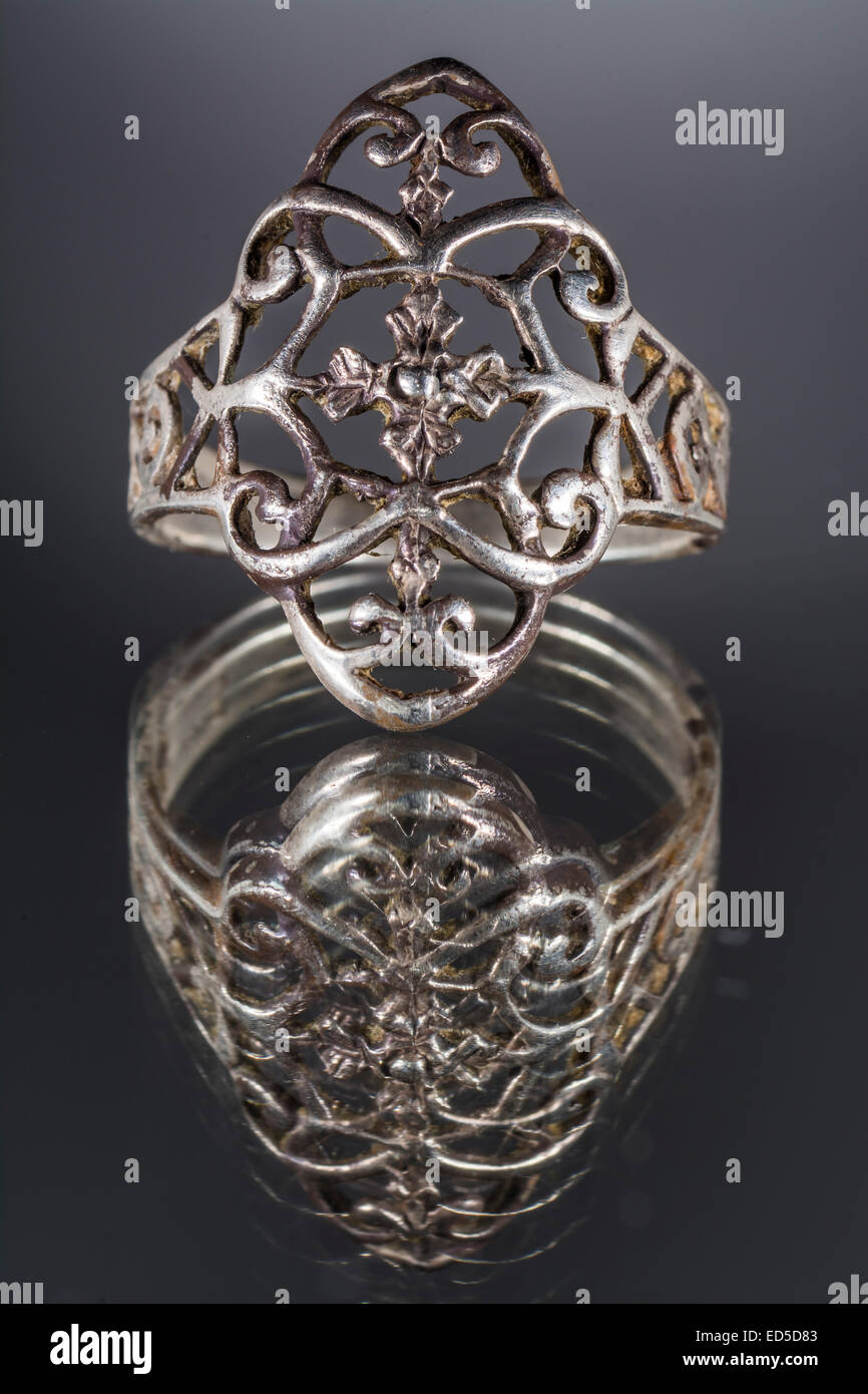 Bague argent ancienne Banque D'Images