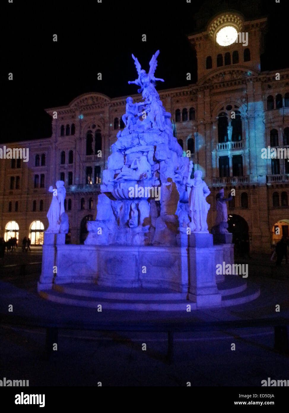 La fontaine des Quatre Continents construit à Trieste le dix-septième siècle pour agrandir la puissance commerciale de la ville Banque D'Images