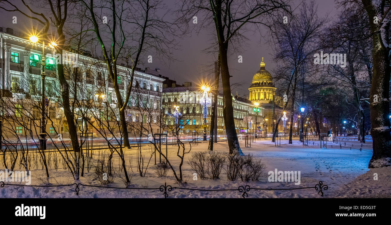Saint-pétersbourg. La Russie. La ville est décorée avant Noël. Banque D'Images