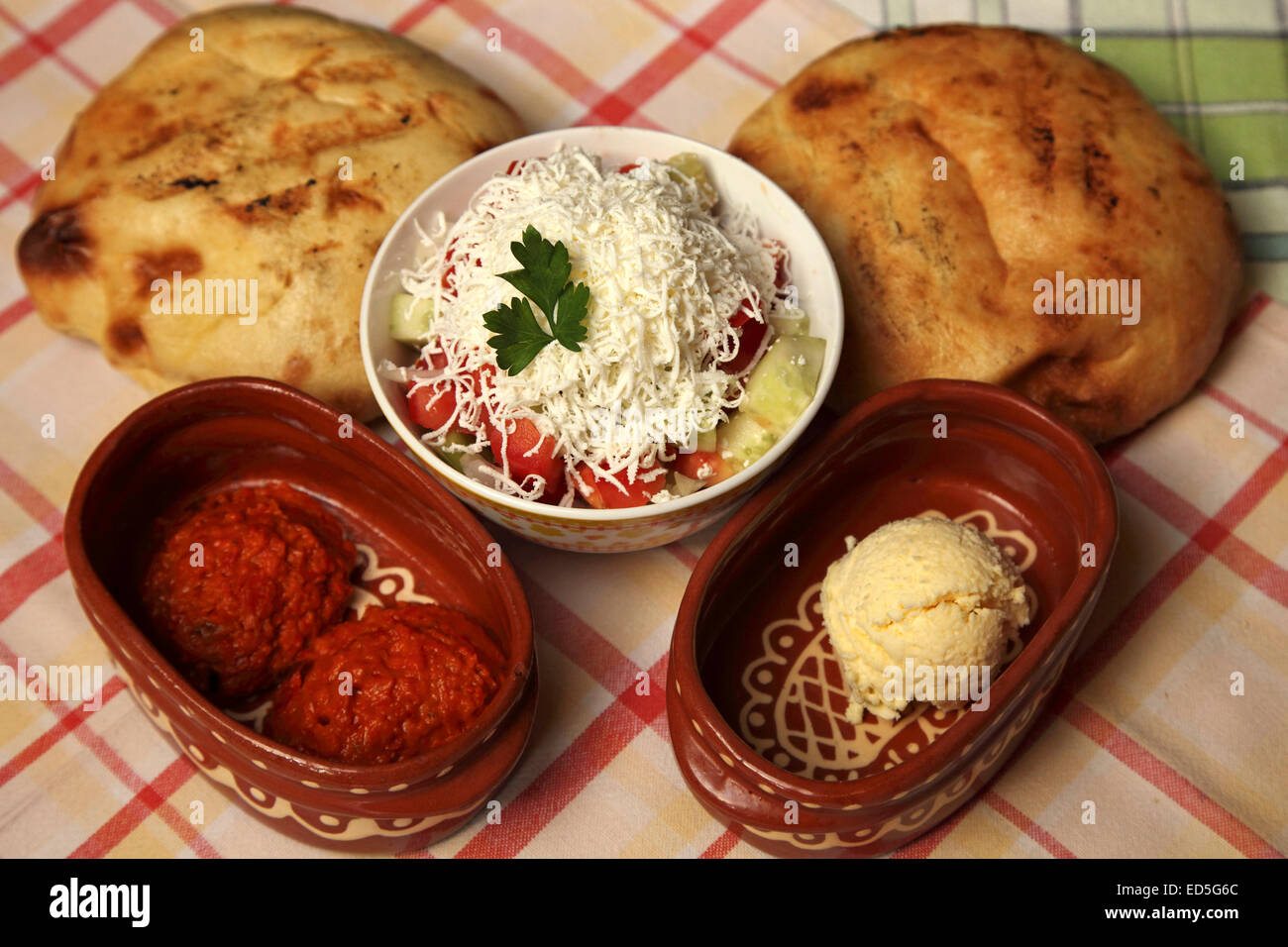 La cuisine traditionnelle serbe à Belgrade, en Serbie. Banque D'Images