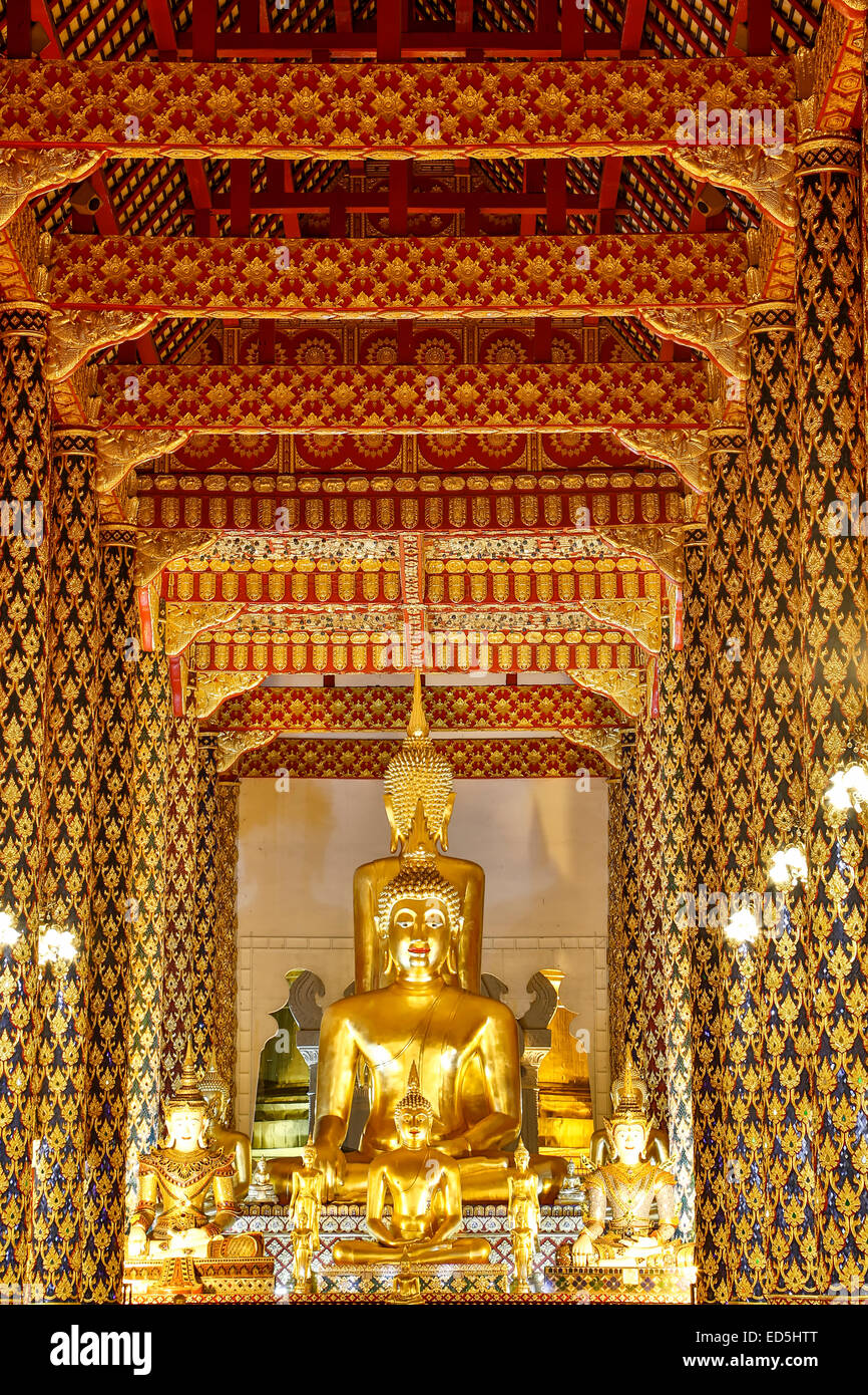 Statue de Bouddha, salle de prière, Wat Suan Dok, Chiang Mai, Thaïlande Banque D'Images