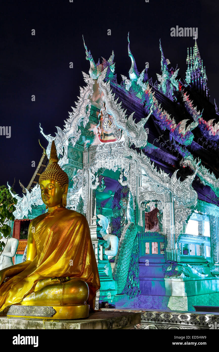Statue de Bouddha et Wat Sri Suphan (Temple d'argent), Chiang Mai, Thaïlande Banque D'Images