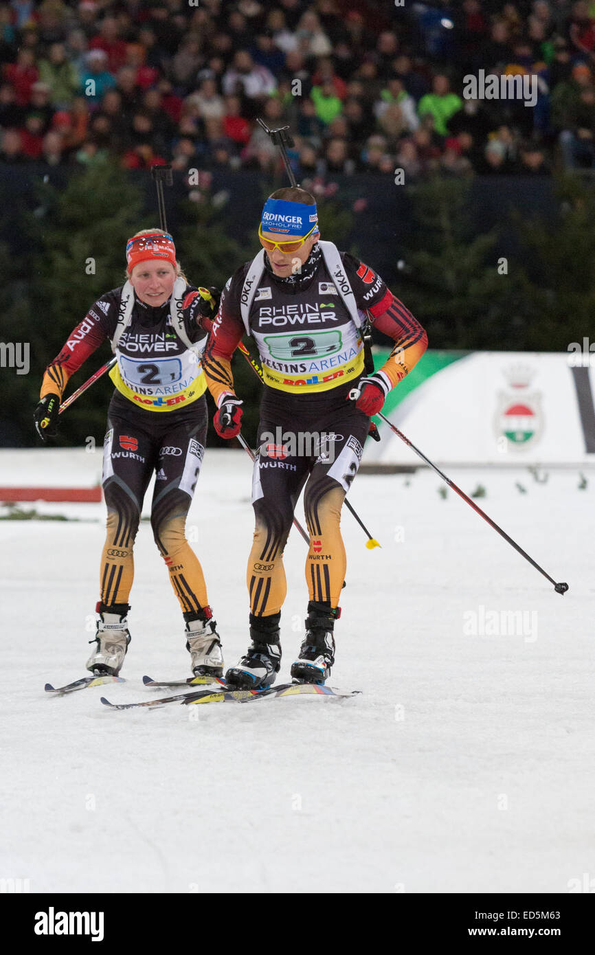Le couplage de l'Allemand Erik Lesser et Franziska Hildebrand concurrence dans l'équipe du monde de Biathlon Challenge à la Veltins Arena. Banque D'Images