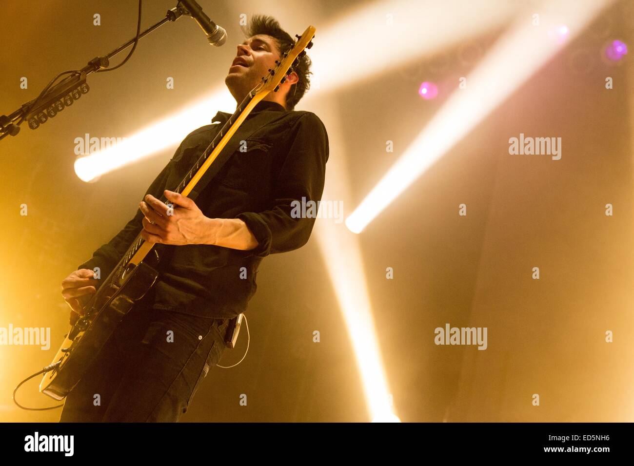 Milwaukee, Wisconsin, États-Unis. Dec 19, 2014. Musicien PETE LOEFFLER de Chevelle bande effectue la scène rave/Eagles Ballroom à Milwaukee, Wisconsin © Daniel DeSlover/ZUMA/Alamy Fil Live News Banque D'Images