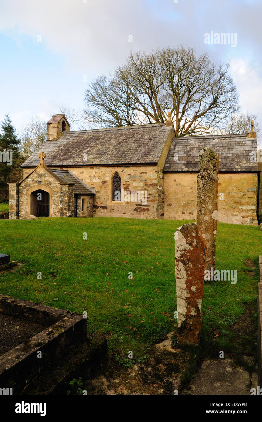 6-9ème siècle deux pierres pilier inscrit avec l'croisements dans Brymachs cimetière de l'église St Galles Pembrokeshire Pontfaen Banque D'Images