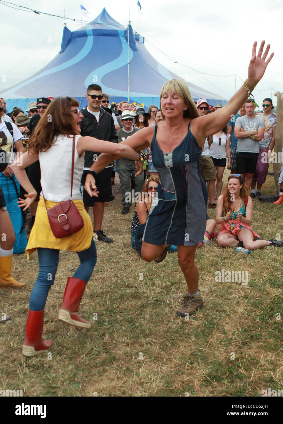 Glastonbury Festival 2014 - Atmosphère - Jeudi : Screaming avec Miss Jackson et la gifle Yah Mama Big Band Où : Glastonbury, Royaume-Uni Quand : 26 Juin 2014 Banque D'Images