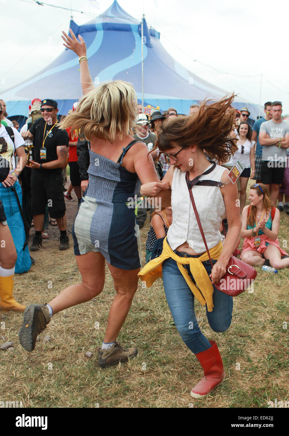 Glastonbury Festival 2014 - Atmosphère - Jeudi : Screaming avec Miss Jackson et la gifle Yah Mama Big Band Où : Glastonbury, Royaume-Uni Quand : 26 Juin 2014 Banque D'Images