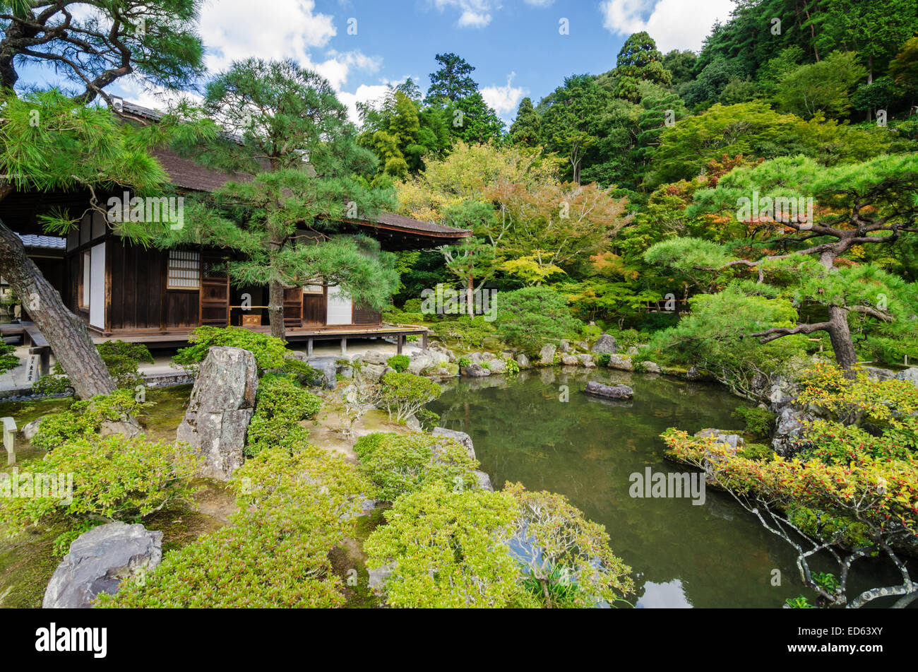 Le Togu-do et de l étang à Ginkaku-ji, également connu comme le Temple du pavillon d'argent, Kyoto, Japon, Kansai Banque D'Images