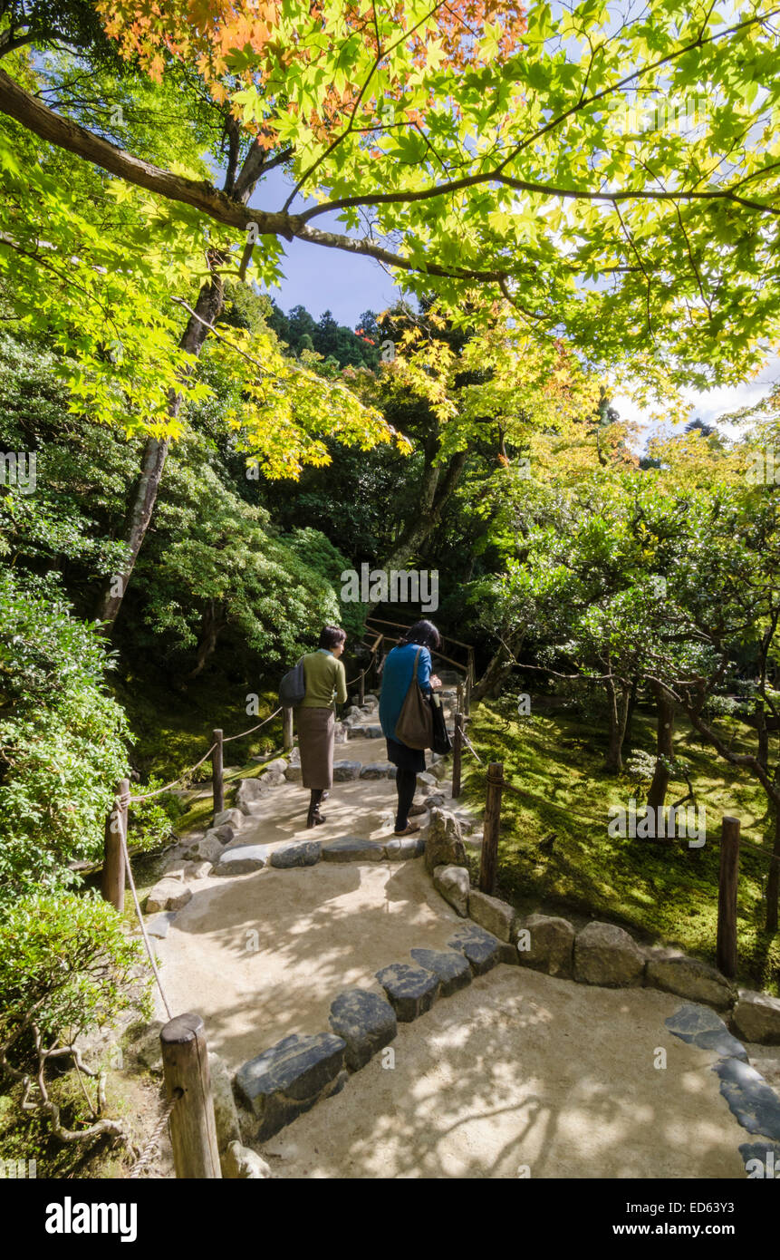 Chemin de jardin à Ginkaku-ji, également connu comme le Temple du pavillon d'argent, Kyoto, Japon, Kansai Banque D'Images