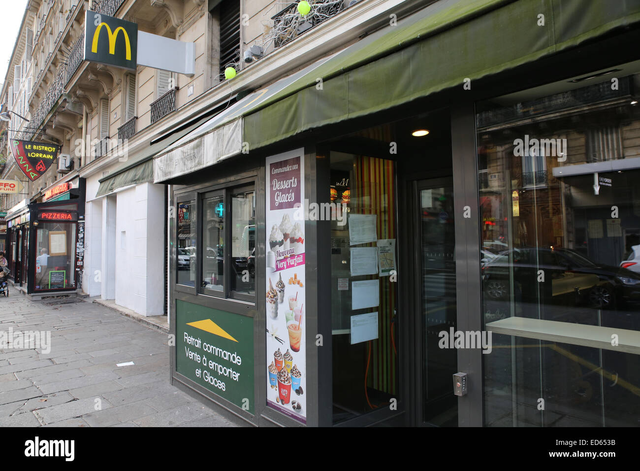 Mcdonalds restaurant paris Banque de photographies et d'images à haute  résolution - Alamy
