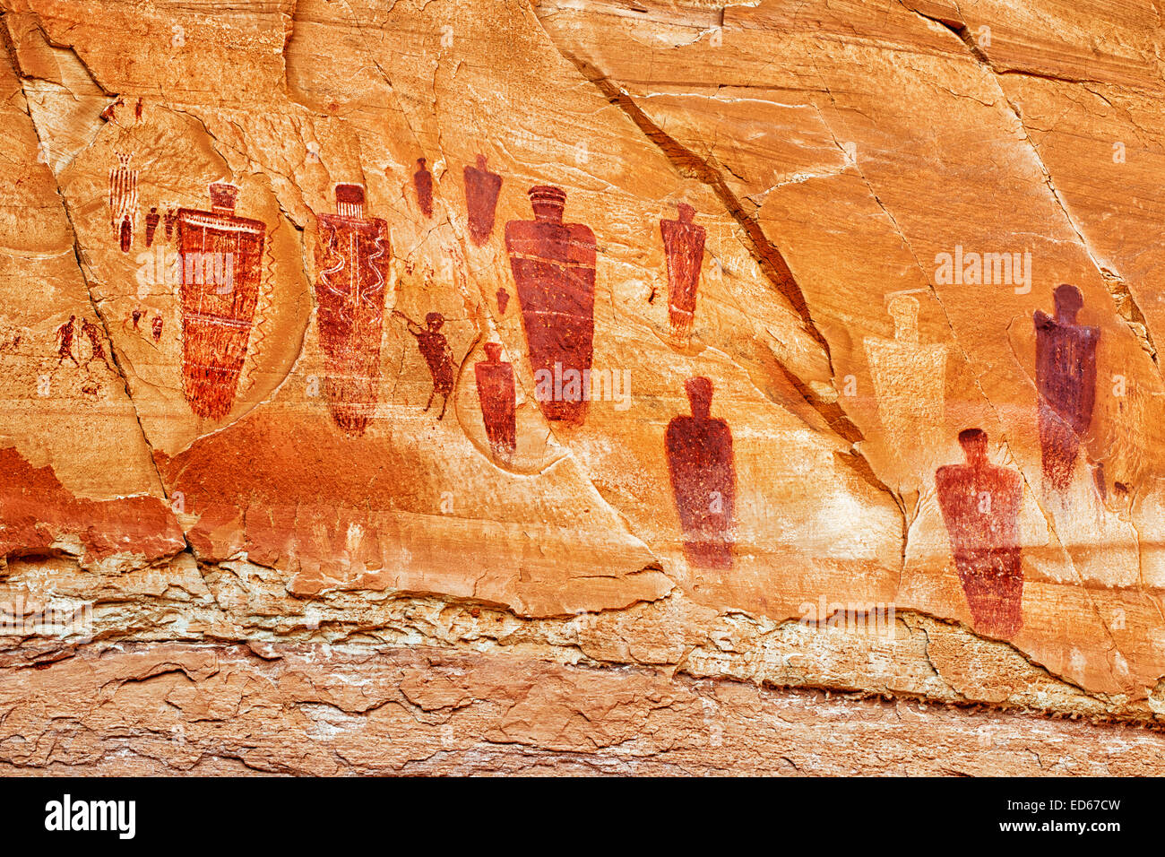 Cet ancien de l'art rupestre des Indiens de l'Utah Dans Horseshoe Canyon à distance et Canyonlands National Park fait partie de la Grande Galerie. Banque D'Images