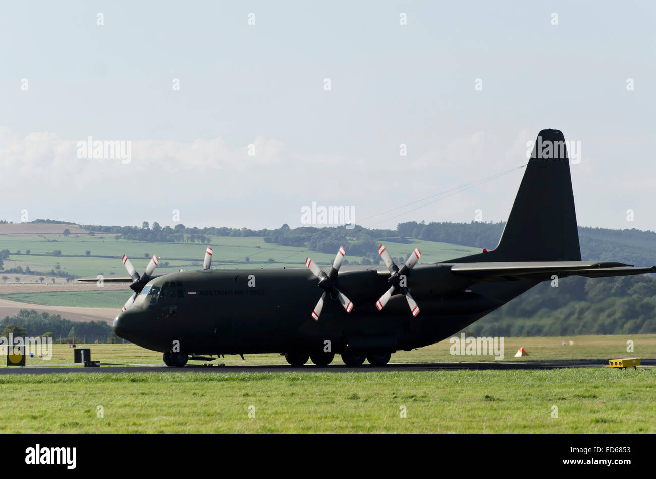 L'Armée de l'air autrichienne Lockheed C-130 Hercules K sur le point de décoller à Leuchars Air Show, Ecosse, 2013. Banque D'Images