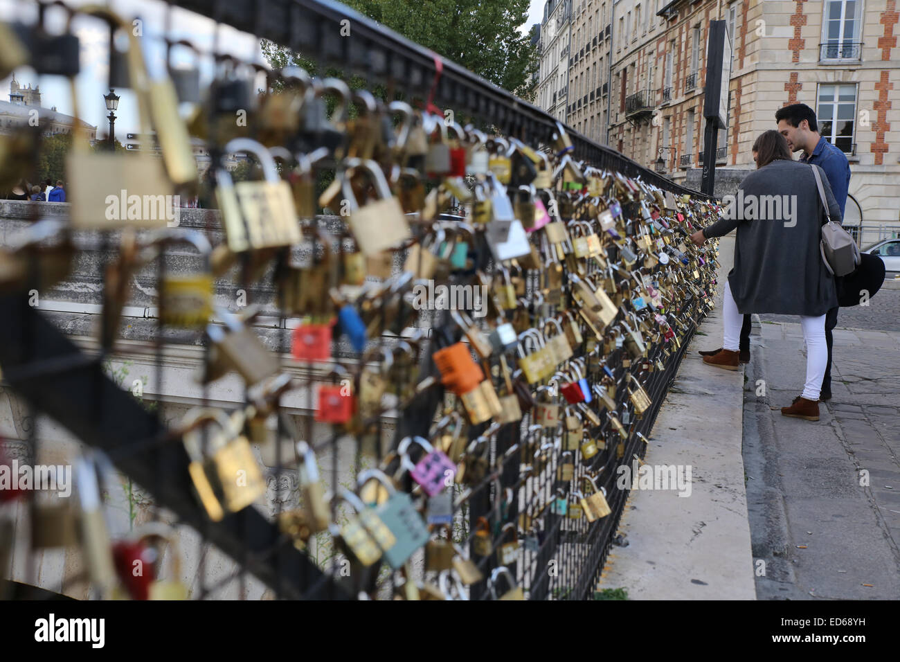 Paris love lock bridge Banque D'Images