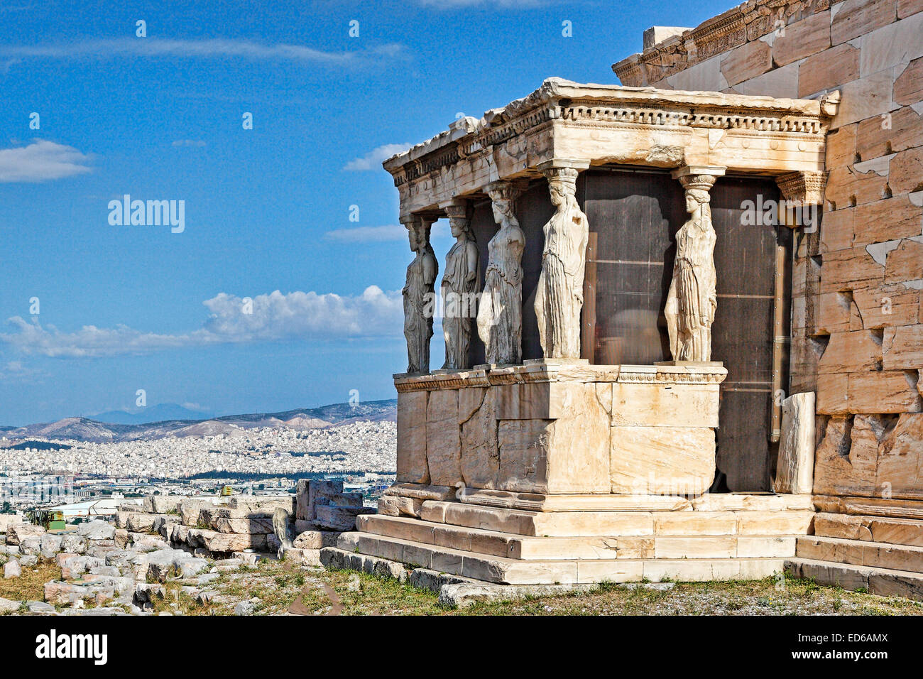 Les Caryatides de l'Erechtheion (421 avant J.-C.) sur l'acropole d'Athènes, Grèce Banque D'Images
