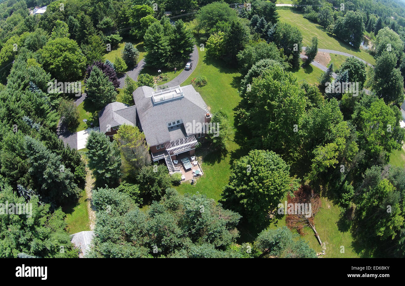 Maison de campagne et grande cour dans le Midwest vue aérienne Banque D'Images