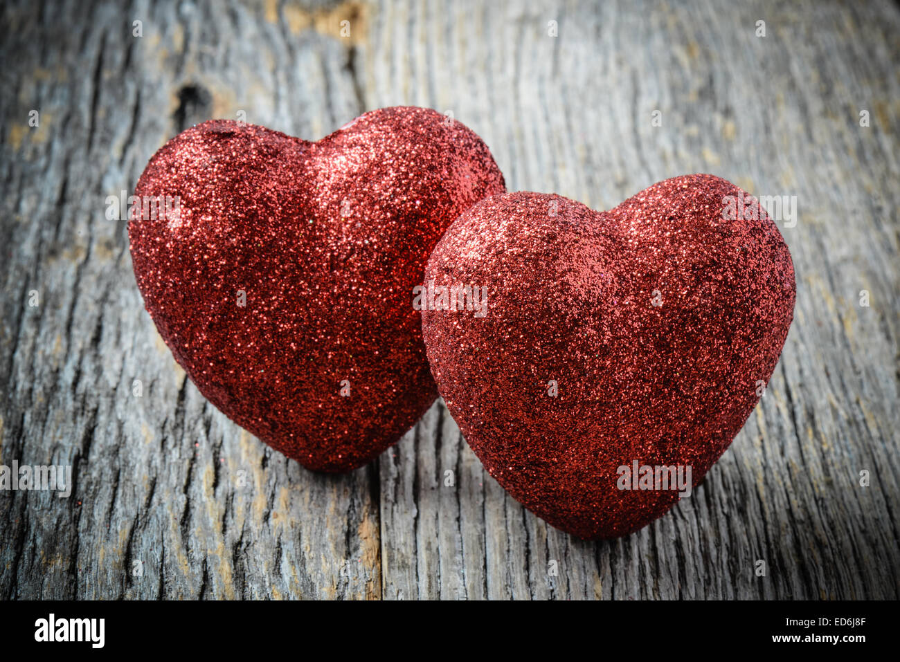 Coeurs sur fond de bois Vintage Pour la Saint-Valentin Banque D'Images