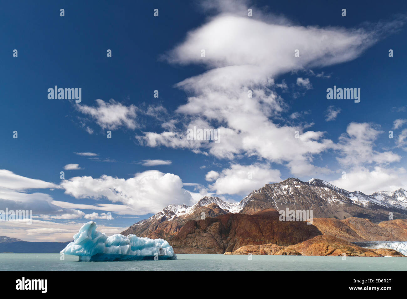 De gros iceberg sur le lac Viedma Glacier Viedma Banque D'Images