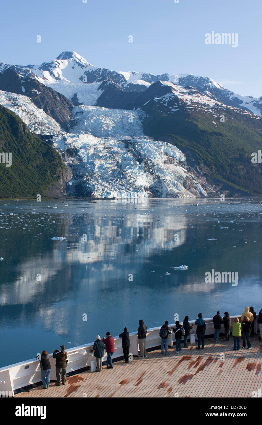 USA, Alaska, Prince William Sound, College fjord, les touristes en bateau de croisière glaciers d'affichage Banque D'Images