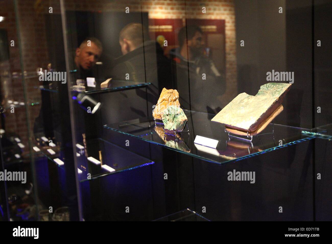 Gdansk, Pologne 30E, 31/12/2014 Les caves romanes du 13ème siècle sont maintenant ouverts au public à Gdansk. Les caves ont été découvertes lors de fouilles archéologiques en 2005. Il a été le premier monastère dominicain réfectoire à Gdansk. Les caves ont été enterrés pendant plus de 700 ans. Credit : Michal Fludra/Alamy Live News Banque D'Images