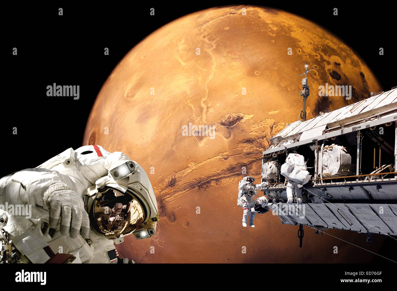 Un artiste pour l'inscription d'une équipe d'astronautes effectuant des travaux sur une station spatiale en orbite au-dessus alors que la surface de Mars. Banque D'Images