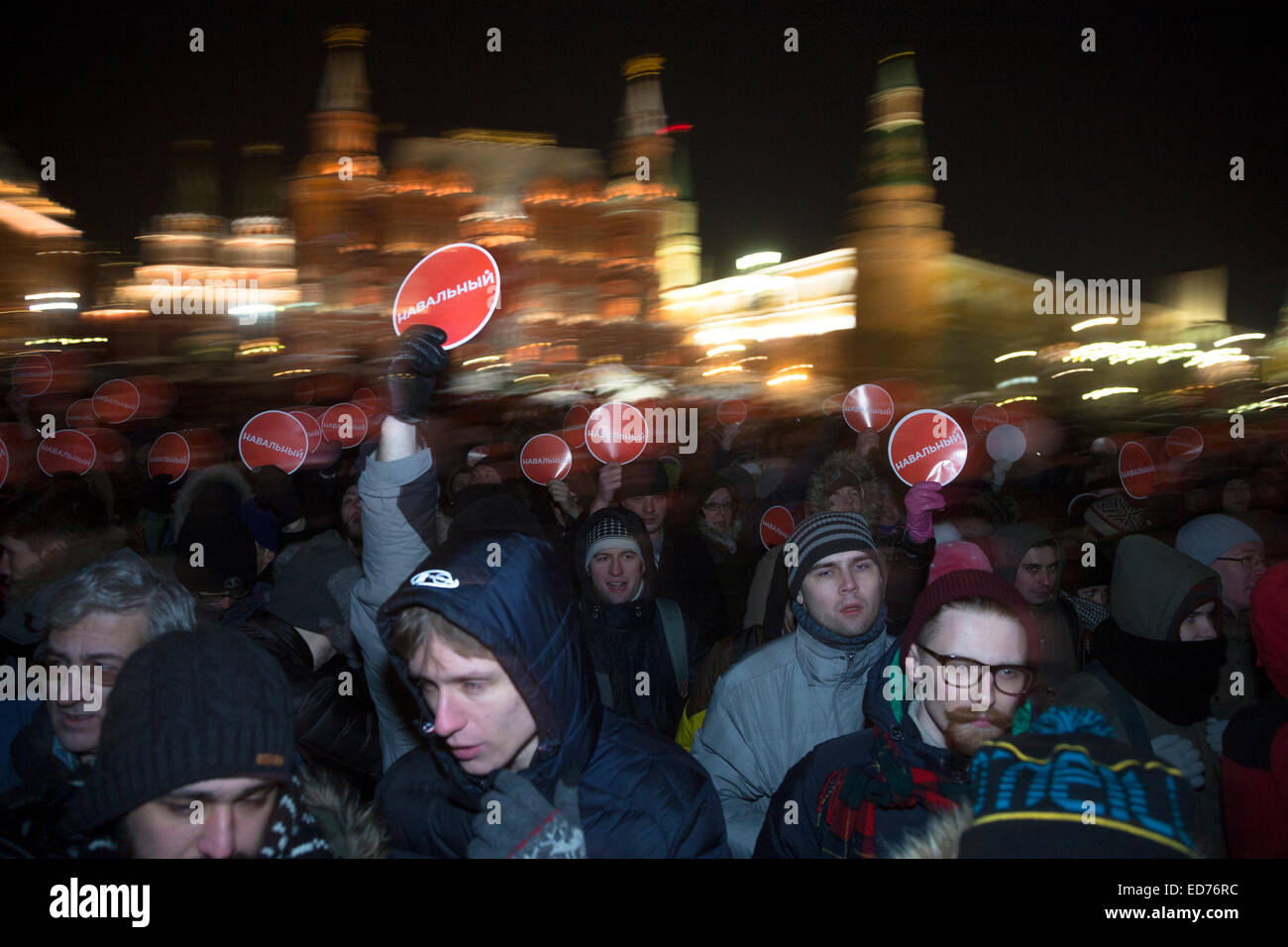 Moscou, Russie. 30 Déc., 2014. Les partisans du chef de l'opposition russe Alexei Navalny tenir un rassemblement non autorisé à Manej square Crédit : Nikolay Vinokourov/Alamy Live News Banque D'Images