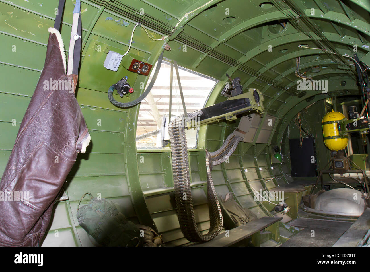 Tucson, AZ, USA - 12 décembre 2014 : l'intérieur de la tourelle mitrailleur Bombardier B-17G Banque D'Images