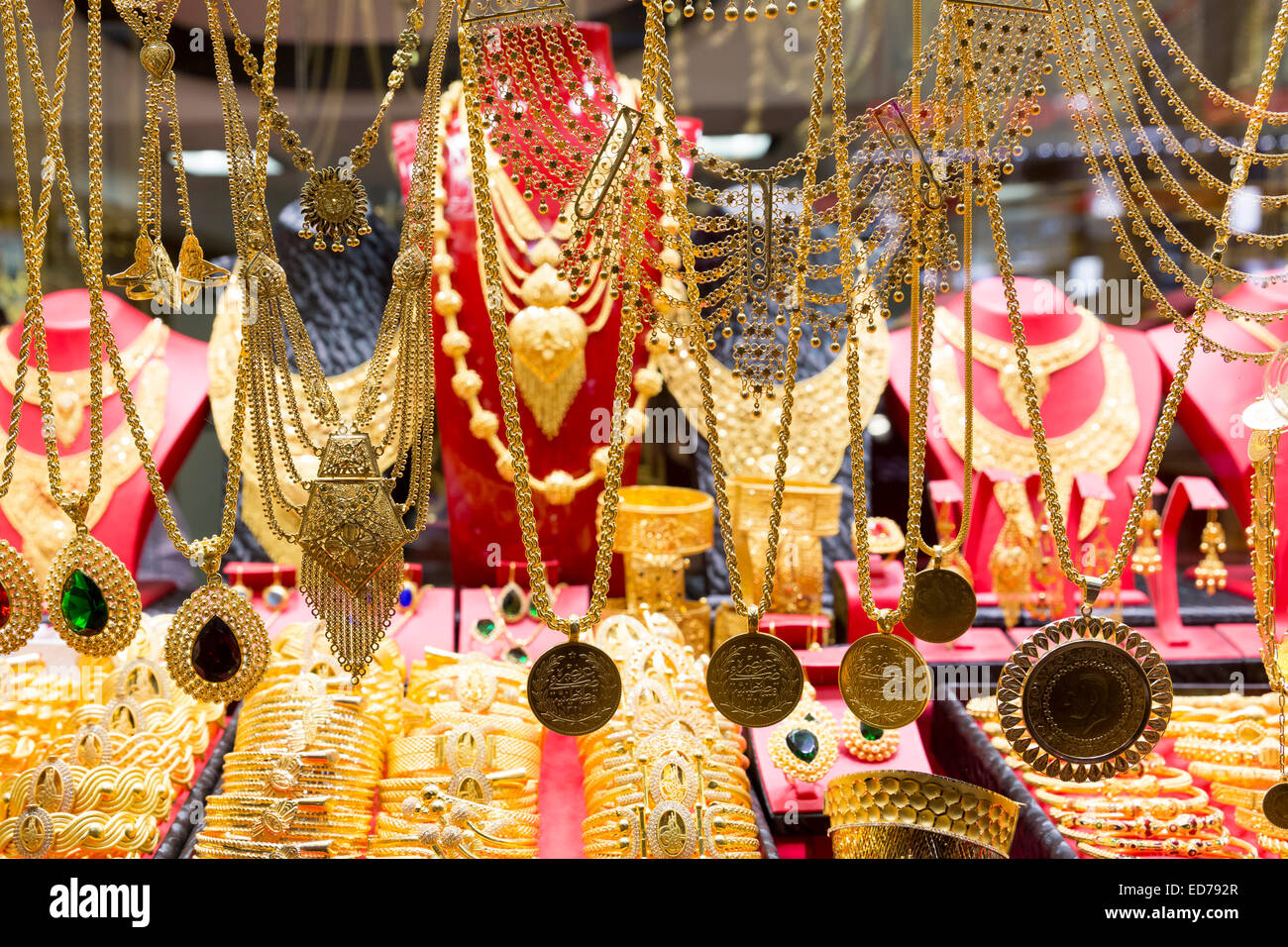 Bijoux or colliers bracelets à goldsmiths magasin,le Grand Bazar,  Kapalicarsi, grand marché, Beyazi, Istanbul, Turquie Photo Stock - Alamy