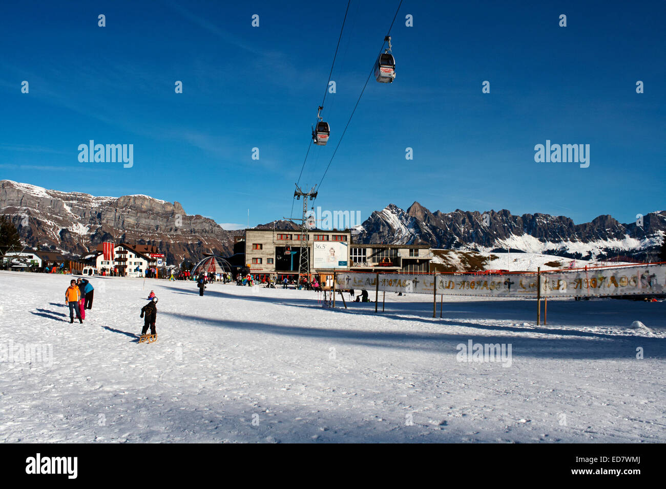 Enfants et débutants nursey pistes téléphérique à Flumserberg Tannenboden ski suisse Banque D'Images