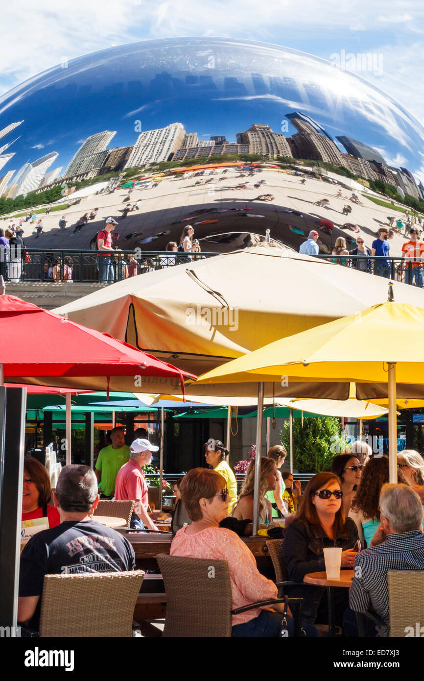 Chicago Illinois, Loop, Millennium Park, Park Grill, restaurant restaurants restauration café cafés, terrasse extérieure, extérieur, parasols, jaune Banque D'Images