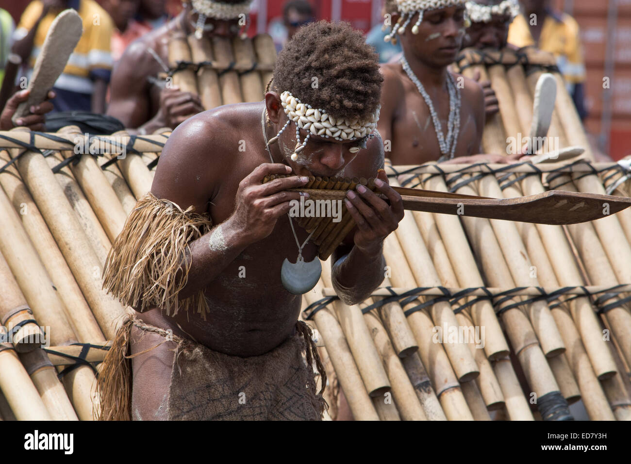 La Mélanésie, Îles Salomon, l'île de Guadalcanal, capitale de Honiara.  Bienvenue Village band Photo Stock - Alamy