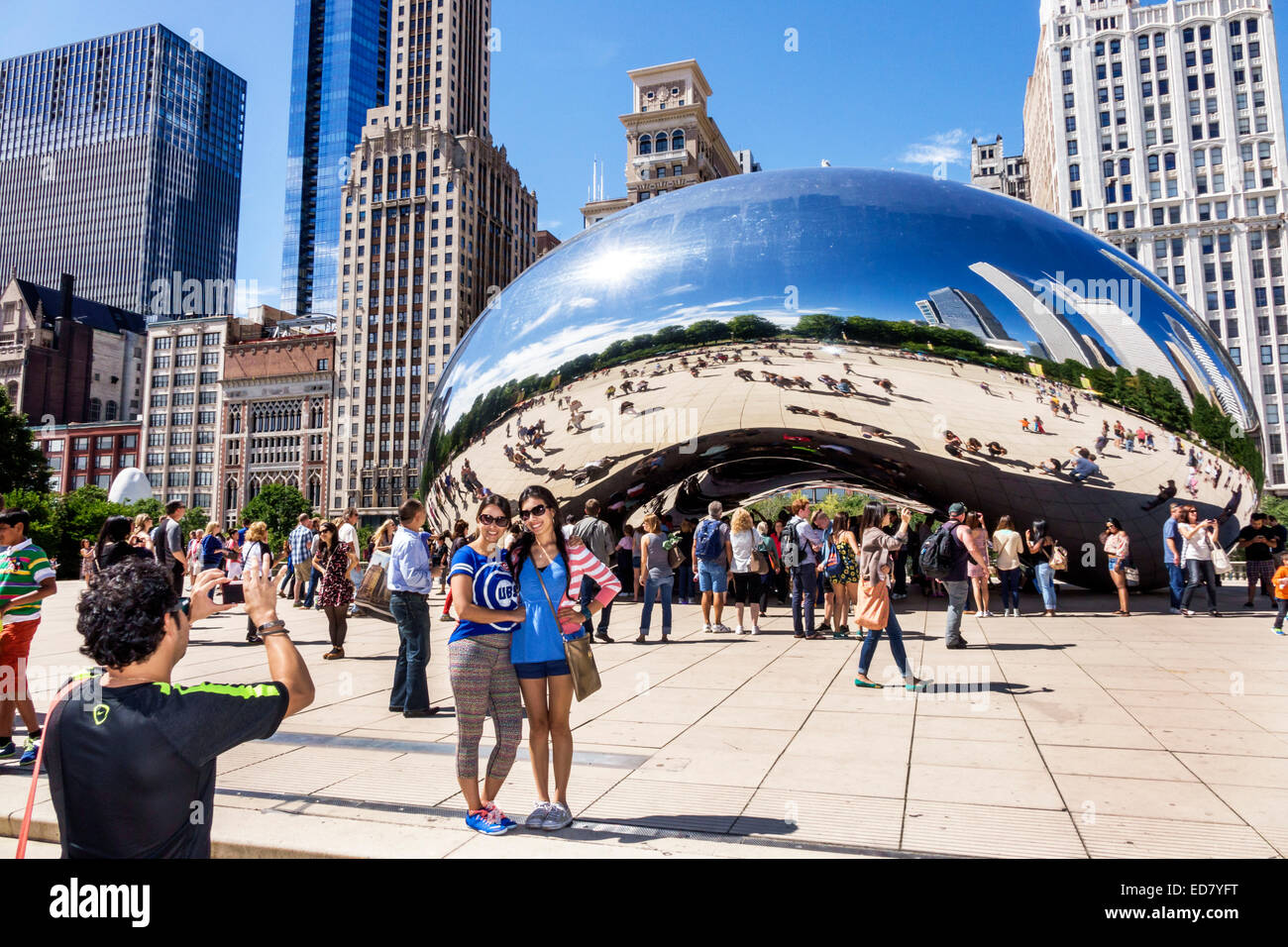 Chicago Illinois,Loop,Millennium Park,Cloud Gate,The Bean,artiste Anish Kapoor,art public,reflet,reflet,déformé,paysage urbain Banque D'Images