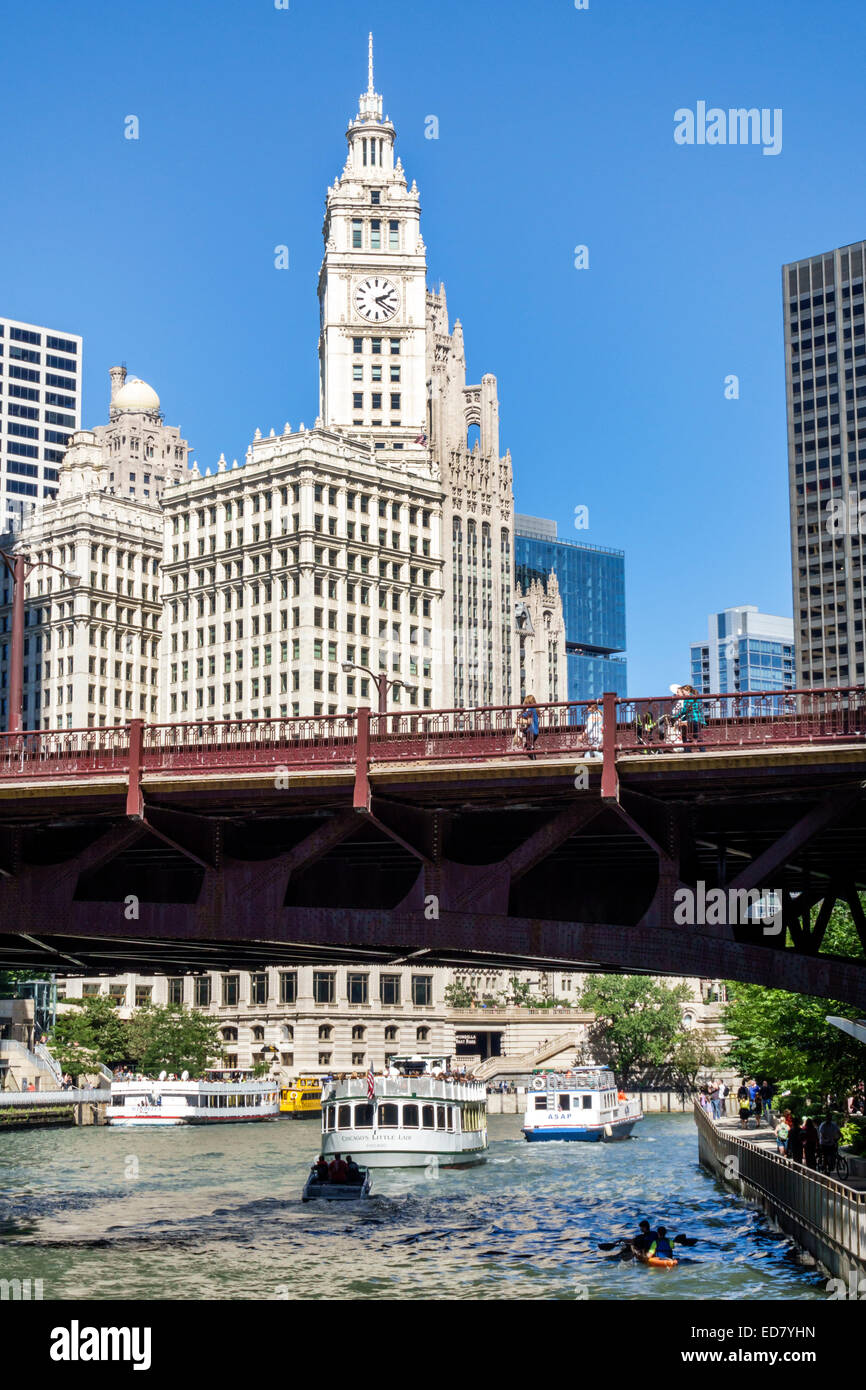 Chicago Illinois, Chicago River, centre-ville, North Wabash Avenue Bridge, bâtiment Wrigley, horizon de la ville, gratte-ciel, IL140906106 Banque D'Images