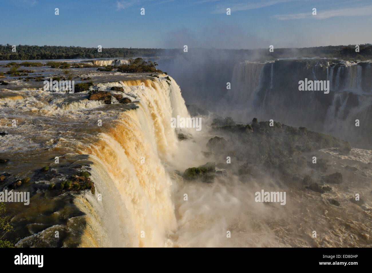 D'Iguazu, vu du Brésil de la rivière Iguazu Banque D'Images