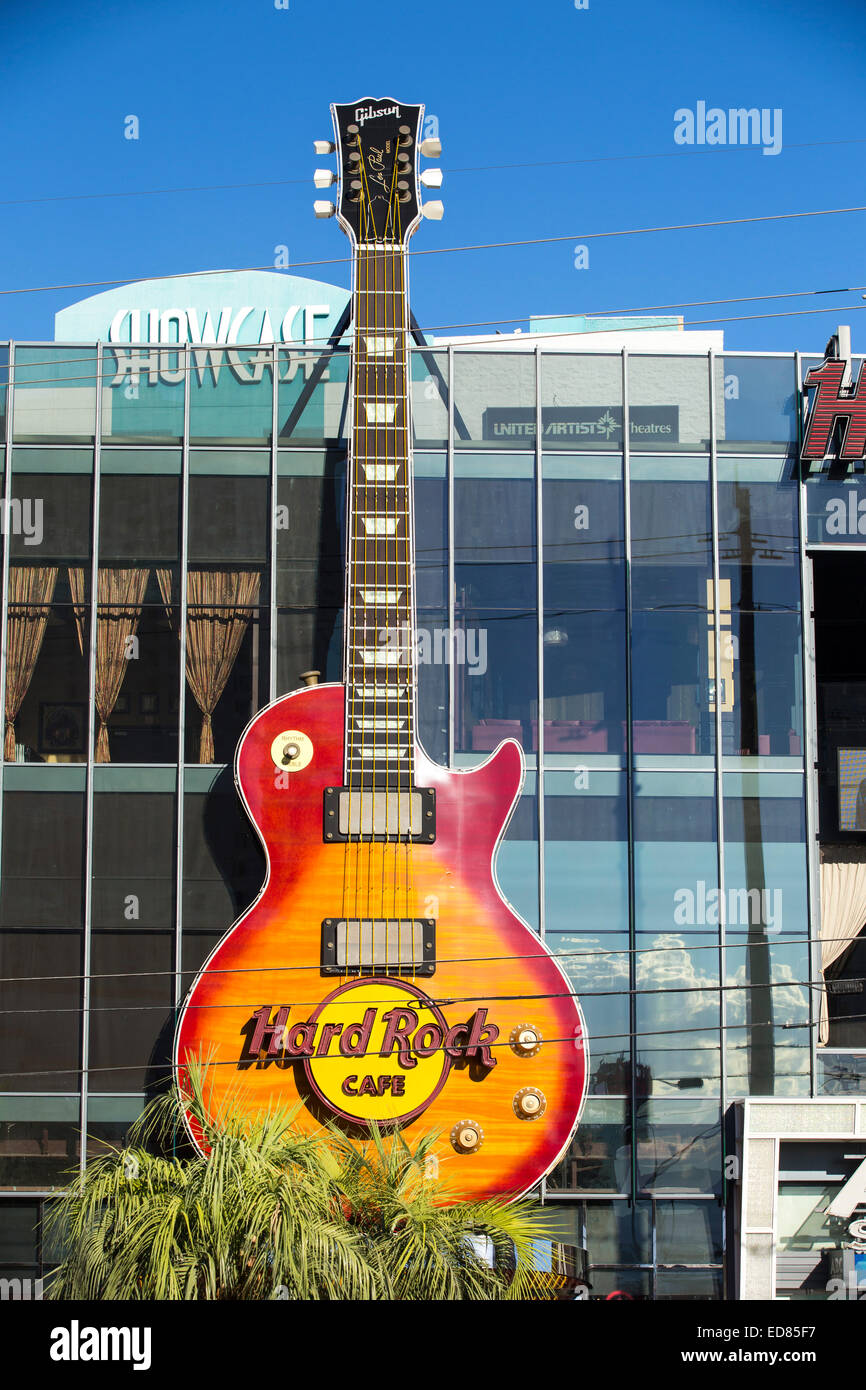Le Hard Rock Café de Las Vegas, Nevada, USA, probablement la plus insoutenable de la ville dans le monde, il utilise de grandes quantités d'eau au milieu d'un désert et de vastes quantités d'énergie pour alimenter cette plus prodigue des villes. Banque D'Images