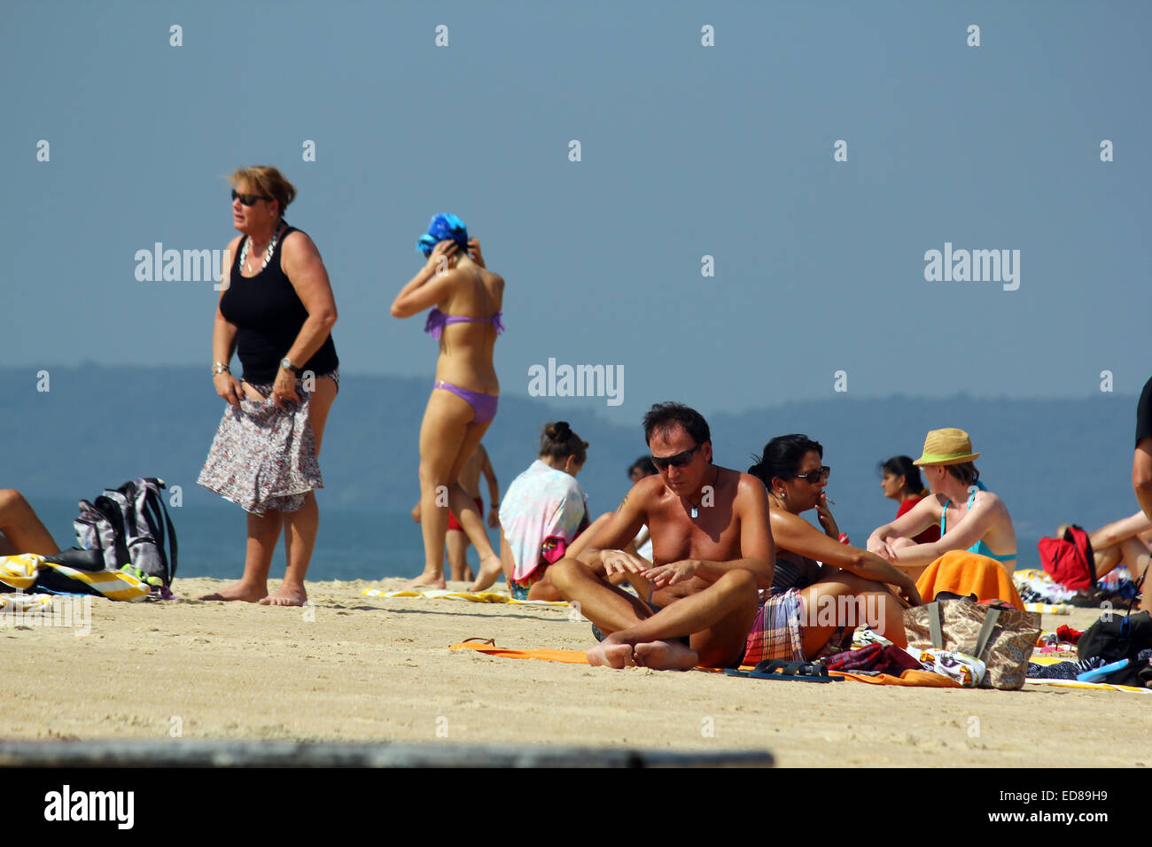 Les touristes à Utorda beach à Goa, Inde Banque D'Images