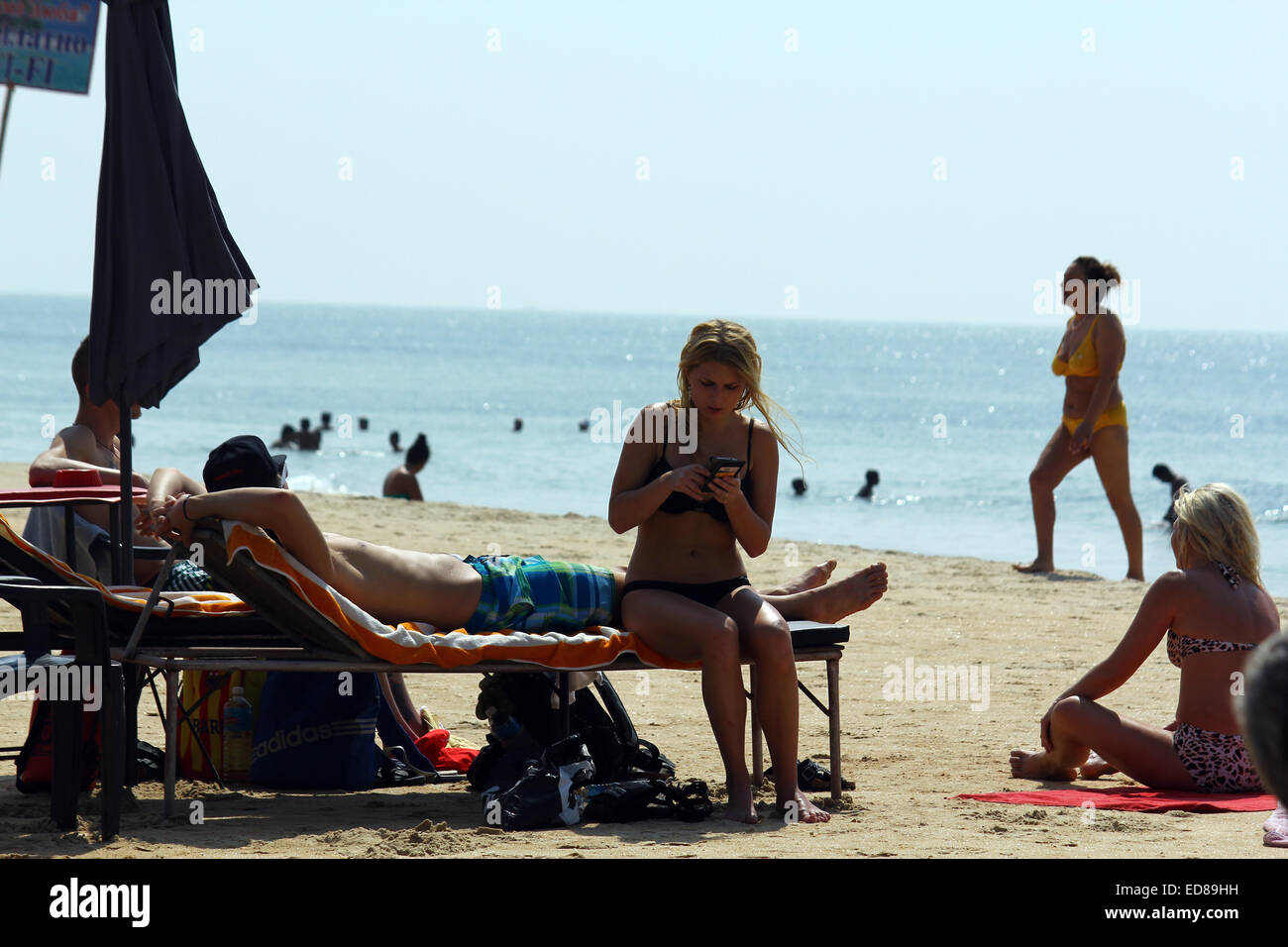 Les touristes à Utorda beach à Goa, Inde Banque D'Images