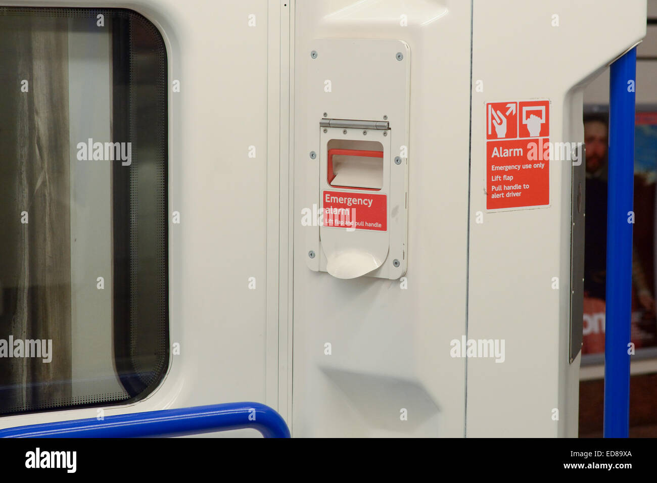Tirer sur l'alarme d'urgence Londres métro Photo Stock - Alamy