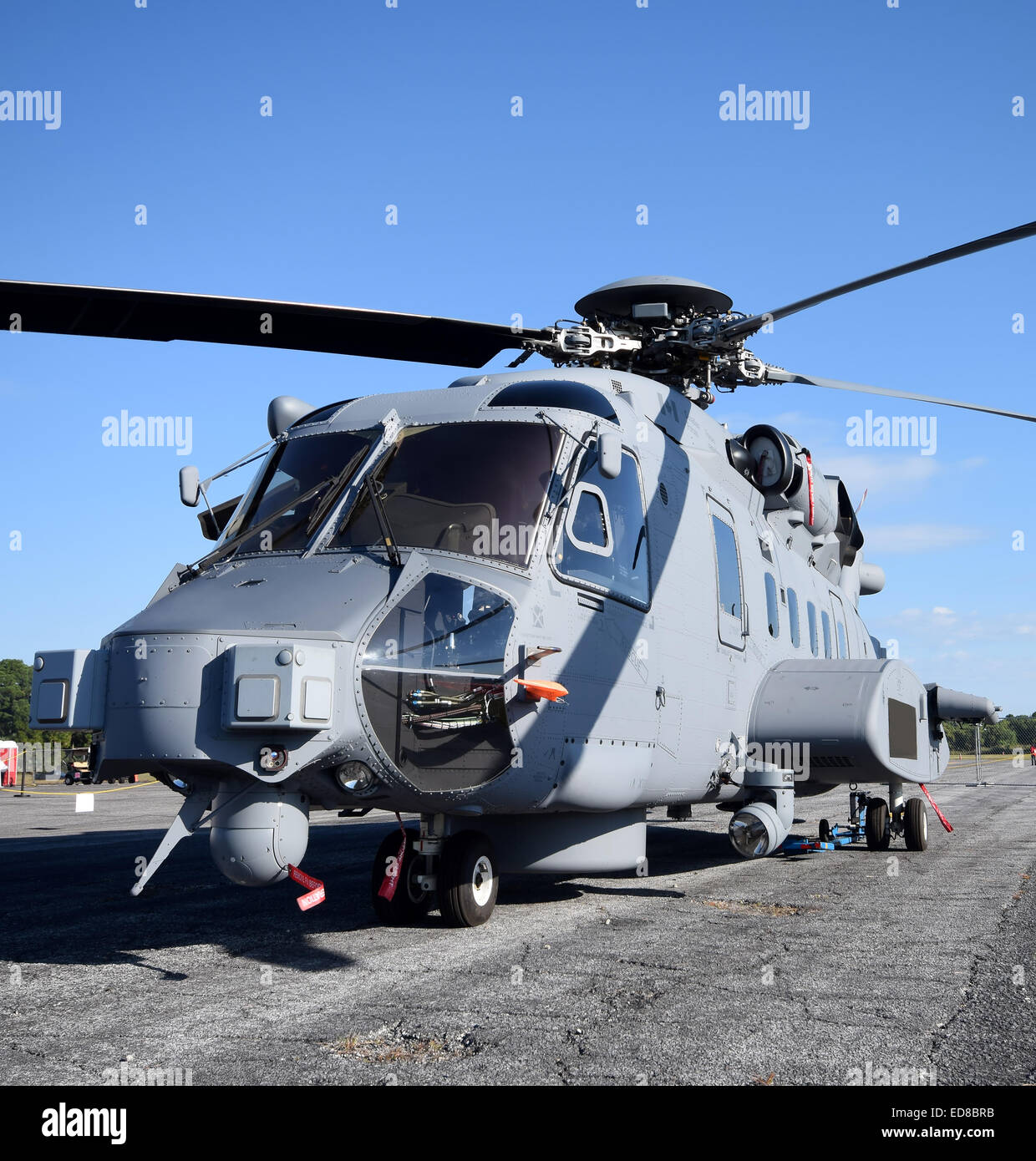 Hélicoptère de la marine lourde sur le sol vue avant Banque D'Images