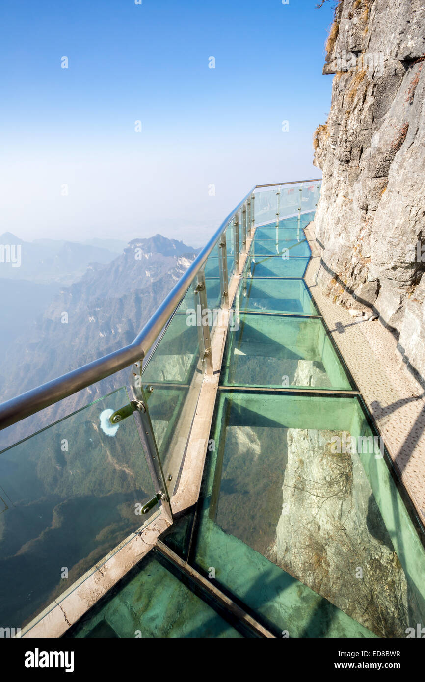 Ciel de verre à pied à Tianmenshan Tianmen Mountain Chine Banque D'Images