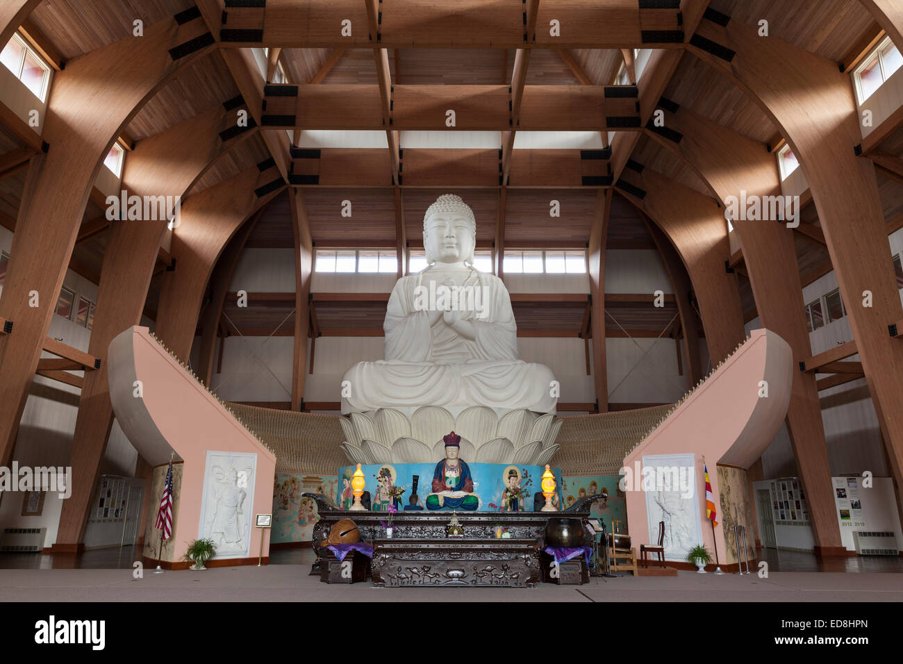 Carmel, NY USA - 17 août 2014 : Une grande statue de Bouddha dans Chuang Yen monastère le plus grand Bouddha statue en l'hémisphère occidental Banque D'Images