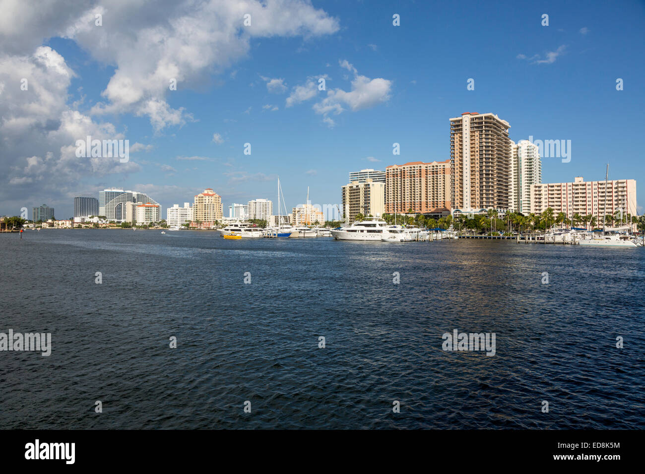 Ft. Lauderdale, en Floride. L'Intracoastal Waterway à North en direction de W Hotel. Banque D'Images