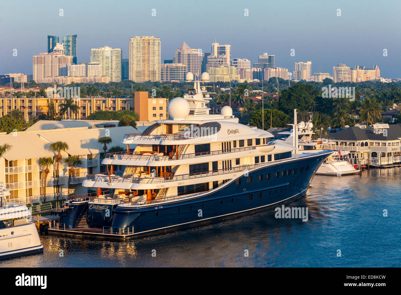 Ft. Lauderdale, en Floride. Skyline à partir de 17e. Street Bridge au lever du soleil. Banque D'Images