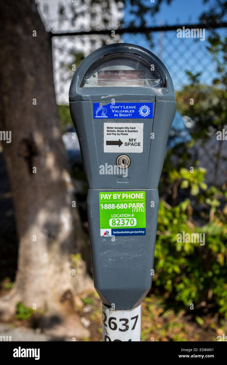 Ft. Lauderdale, en Floride. Parking Meter capable d'accepter le paiement par monnaie, carte de crédit, ou par téléphone. Banque D'Images
