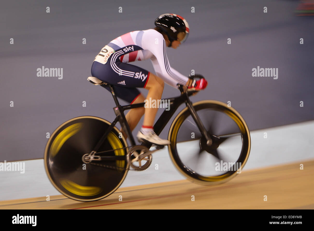 Elinor Barker chez les femmes de la course aux points au cours de la deuxième journée de la Coupe du Monde de Cyclisme sur piste à la Lee Valley Velopark de Stratford, Londres. Décembre 6th, 2014. Robbie Stephenson / Images téléobjectif Banque D'Images