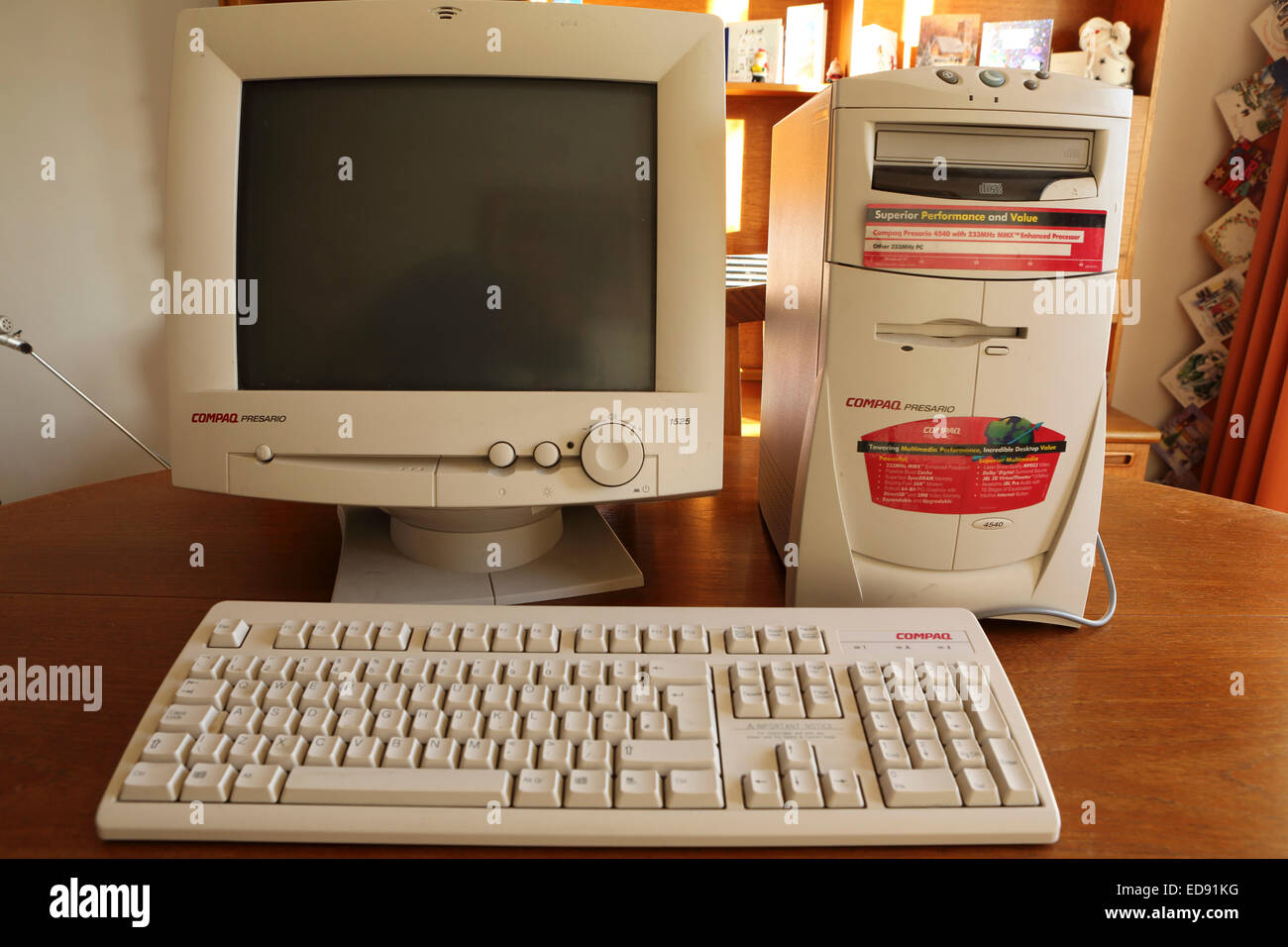 Ordinateur de bureau des années 1990 Banque de photographies et d’images à haute résolution Alamy