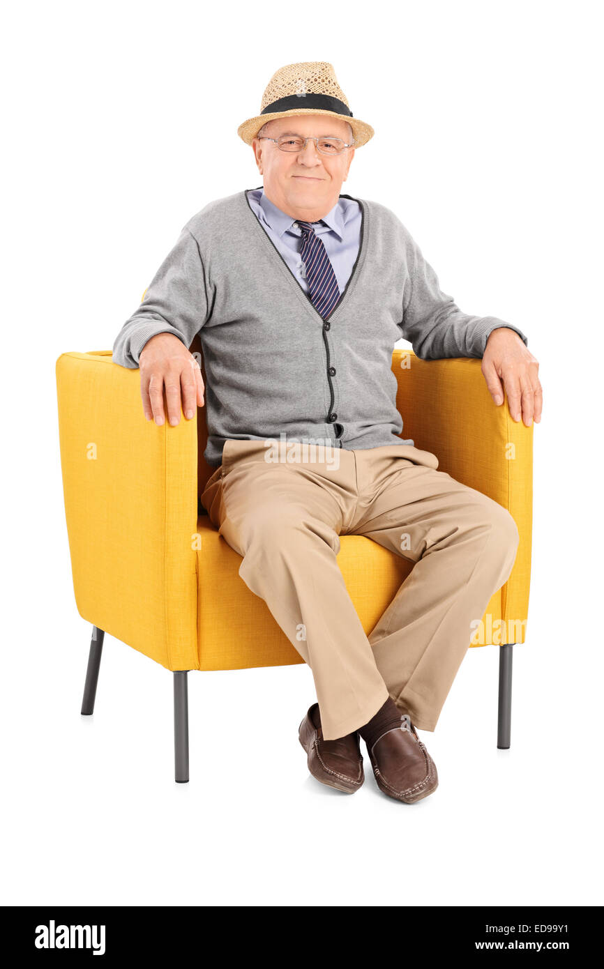 Hauts assis dans un fauteuil moderne et à la caméra à isolé sur fond blanc Banque D'Images Hauts assis dans un fauteuil moderne et à la caméra à isolé sur fond blanc Banque D'Images