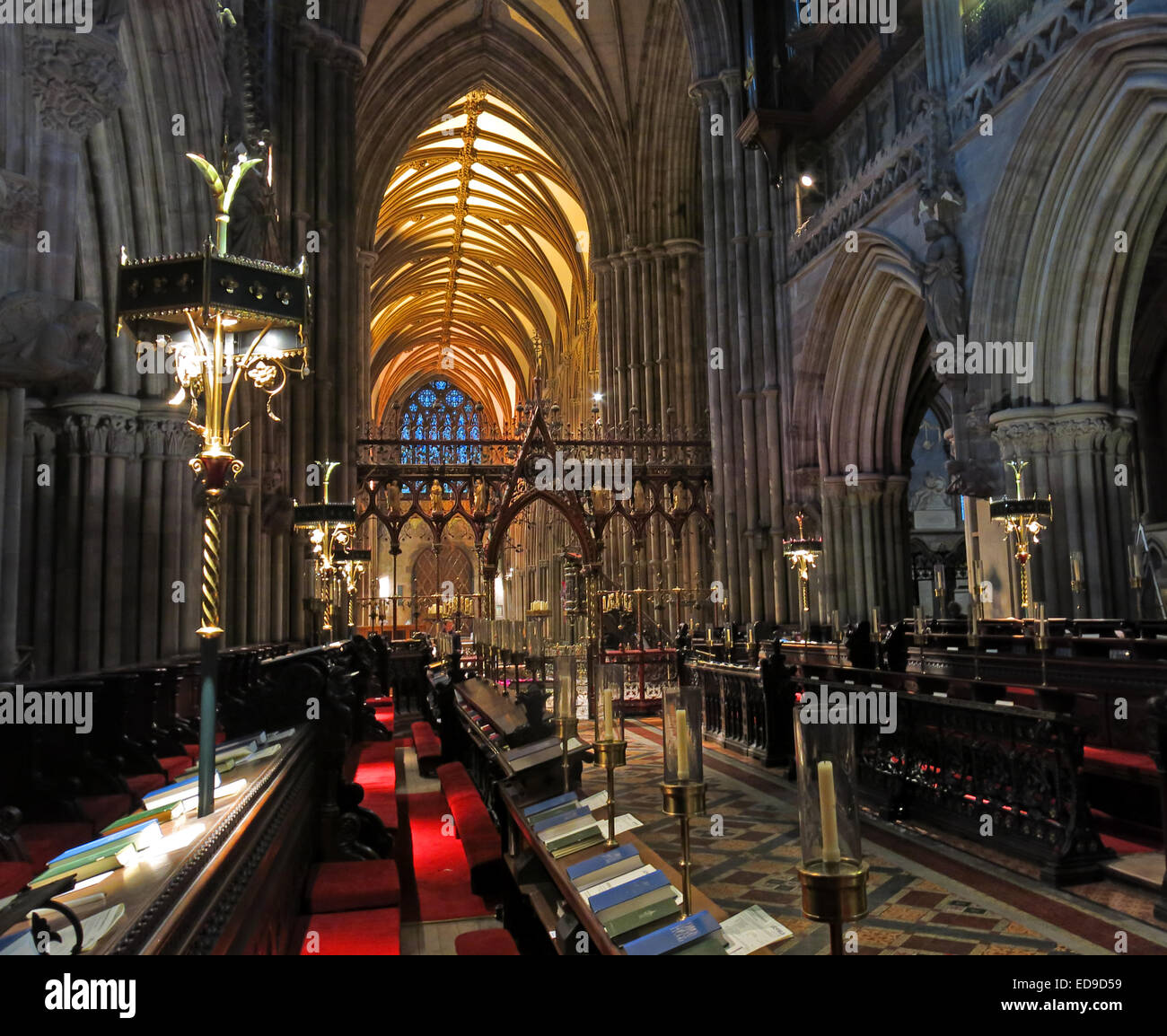 Intérieur de la cathédrale de Lichfield, Staffordshire, Angleterre, Royaume-Uni, au crépuscule Banque D'Images