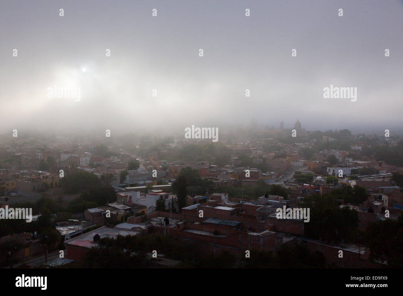 Morning Mist comme vu à partir d'une Montgolfière offert par Coyote Adventures - San Miguel de Allende, Mexique Banque D'Images