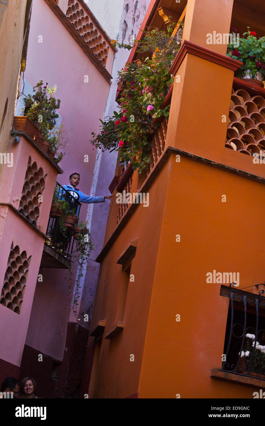 KISSING STREET - Guanajuato, Mexique Banque D'Images